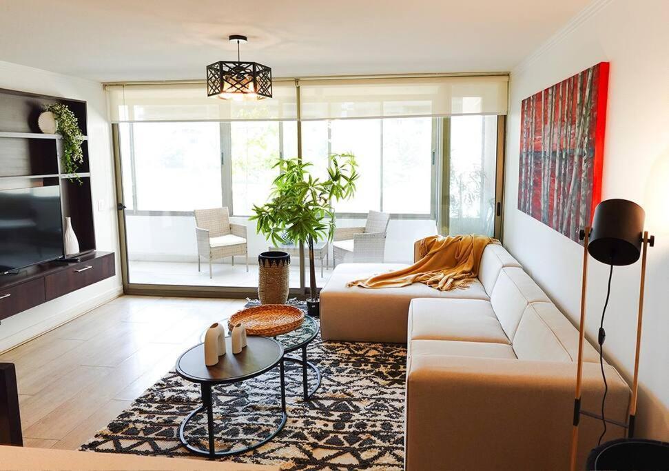 A Pasos Del Parque Arauco - Condes Apartamento