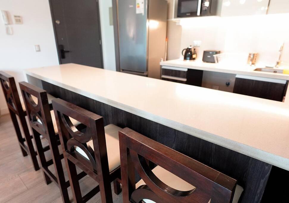 A Pasos Del Parque Arauco - Condes Apartamento *